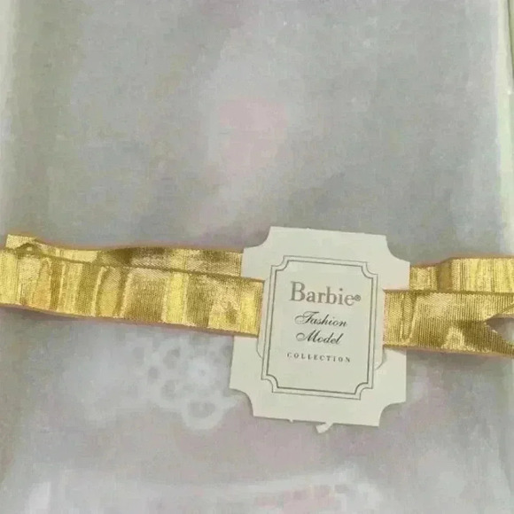 Barbie Southern Belle Doll - Picture 2 of 16